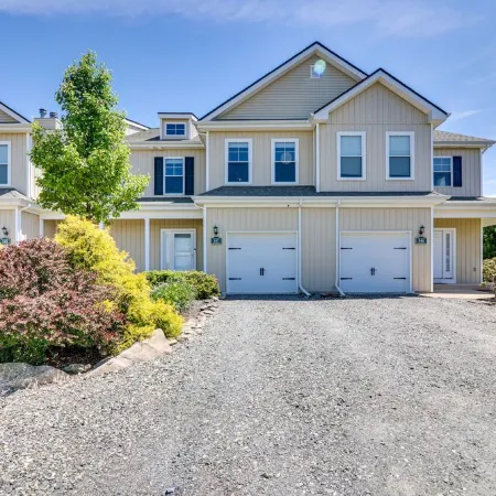 ⭐️ Spacious Mountaintop Oasis at Camelback | 2,500 SF w/ Game Room, Deck & A/C