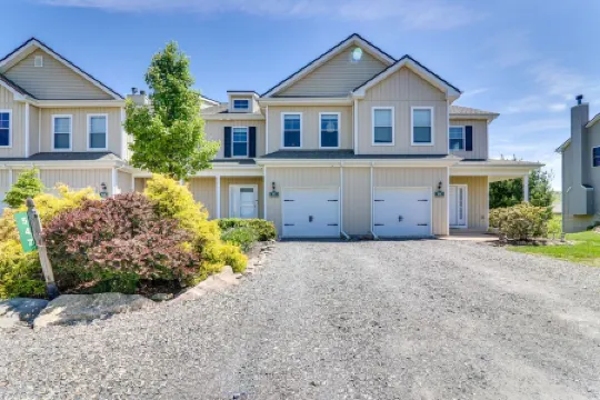 ⭐️ Spacious Mountaintop Oasis at Camelback | 2,500 SF w/ Game Room, Deck & A/C