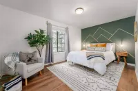 Mt. Hood Ski Home - Sauna, Fireplace, Sleeps 10 + Heated Pool & Hot Tub Access