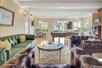 VICTORIAN VILLA - Hot Tub, Pool Table &, Amazing Outdoors