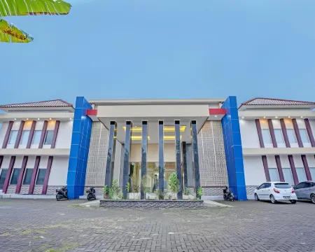 El Malik Hotel Sumenep Hotels in Sumenep