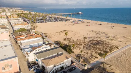 Dreamy Ocean Views - Newport Beach Balboa Pier Отели рядом с достопримечательностью «Newport Beach Pier»