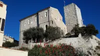 Located in Old Antibes, 2 Steps from Shops, Sleeps 2 to 3