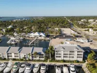 Manatee Harbor: Marina, Heated Pool-Spa, Island Ferry with Private Beach Access! Hotels in Placida
