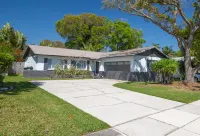 TROPICAL HAVEN w PRIVATE HEATED POOL central to many BEACHES and more!