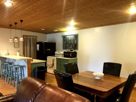 Spacious Five Bedroom Country Home Near Hermann MO