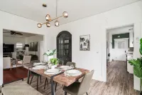 𓇻 Elegant Forest Retreat 𓇻 Starlink, Gourmet Coffee, Outdoor BBQ Hotels in Forks