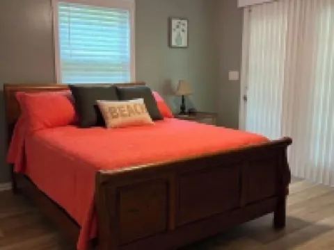 Cozy, Clean, and Comfortable 3 Bedroom/ 2.5 Bath Home in Sneads Ferry, Hotels in Stump Sound