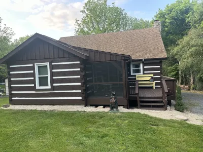 Shenandoah river front cabin, hot tub, fireplace, cabin, screened in porches. Hotels near Cedar Creek Winery LLC