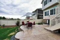 Mountain View house with, Jacuzzi, 5 beds 3.5 bath near Airport