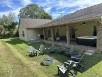 Luxury Old Man's Cave Home🌲Walking Distance to Hocking Hills Park with Hot Tub