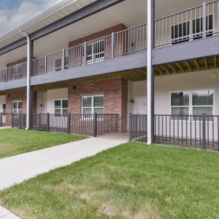 GORGEOUS 3-BEDROOM LUXURY CONDO/HEART OF BRANSON/INDOOR POOL/SPACIOUS/NO-STEPS!