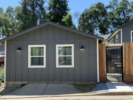 Dean's Garage: Car-Shop Themed Luxury Small Home, Central Auburn