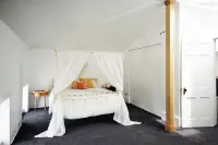 Penthouse in historic brothel, drenched in sunlight!