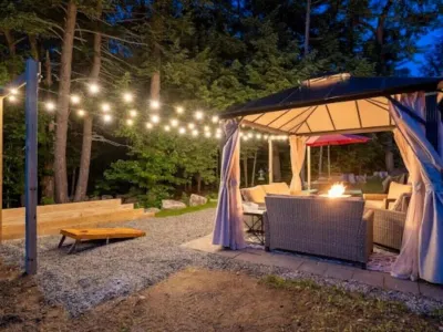4 Bed 2 Bath Cozy Cabin Getaway ~ Outdoor Patio