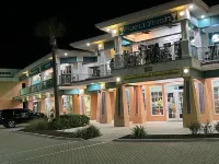 3Br Beach Condo Walk to Shops & Restaurants