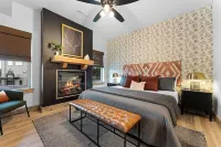 BEST LAKE VIEWS & Location. Pools, Hot Tub, Game Room!  Insta-Worthy! Sleeps 10