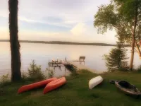 Nelson Lake Retreat: beautiful views of the lake both inside and out.