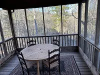 Mountain Deer Pass- A rustic mountain retreat on the Peacful Side of the Smokies