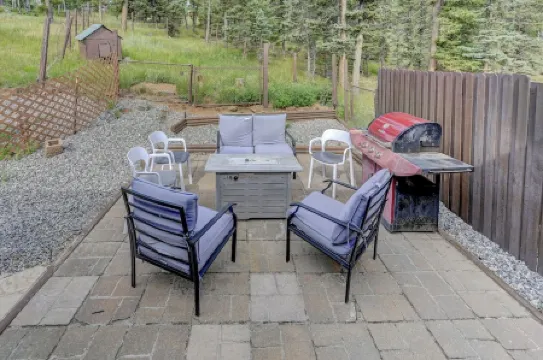 6 Bedroom Cabin w/Galactic Lake View, Hot Tub, WiFi, Family Adventures and MORE!