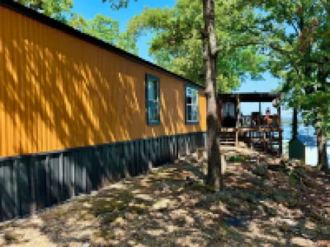 NEW LIST - Canoe 22 is a Cozy 3-bedroom cabin w/Hot Tub with Lake views.