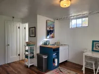 Beautifully furnished, spacious, comfortable. 1 block to campus. - 3-Star