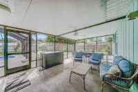 Heated Private Pool, 5 Miles to Beach. Colorful, bright family-sized home.