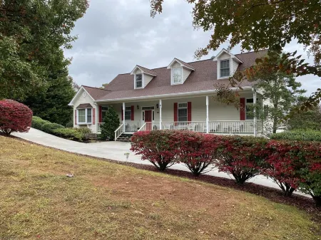 Blue Ridge Mountains Golf and Lake Retreat