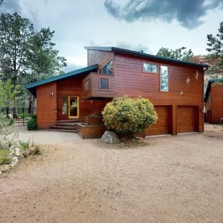 Serene yoga retreat with private heated pool! Just minutes from hiking!