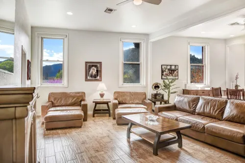 The Executive Suite- Apartment near the river! Hotels in Rogue River