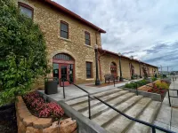 Fully Renovated Historic Home with bluff views of Missouri River & Valley アチソンのホテル
