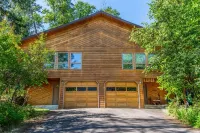 10 mins to whitefish mountain and 5 mins to city beach. Family  cabin 화이트피쉬 호텔