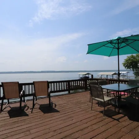 75 Ft Of Private Lakefront!