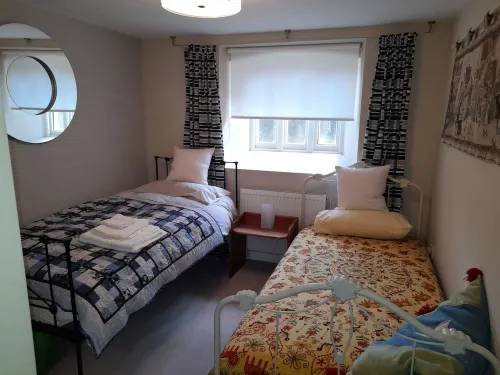 Former showhome with indoor pool & gym