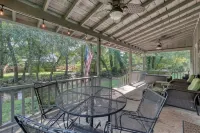 3 Bed/ 3.5 Bath on the River, Firepit, Firetable, CornHole, Amazing Location!!!