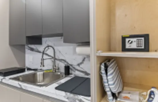 Cozy Luxury Room. Luxurious studio retreat with sleek design.