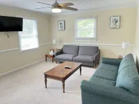 The Franklin Estate - Suite A-Private Apt-King Bed