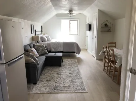 Studio apartment on the banks of Yellowstone River