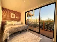 Main House + Guest Unit! 5 Bed / 3.5 Bath, Oakland Hills Hotel dekat Mills College at Northeastern University