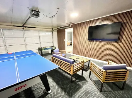 Centrally located, newly renovated home Отели в г. Федерал-Уэй