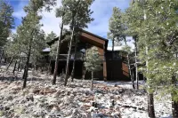 Mustang Mountain Retreat in Bison Ridge! Hotels in Show Low