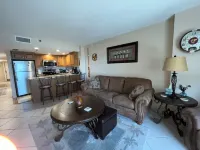 Cozy 1-bedroom condo with AC, WiFi, and Pool in Daytona Beach Shores, Florida. Hotel a Daytona Beach Shores