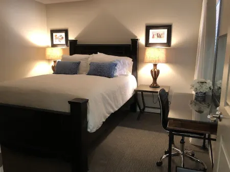 Spacious 2 Bedroom Private Entry Ground Floor  Townhome