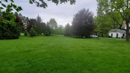 1818 Modern Farm House with Pool, Hot Tub and a large permanent dock on the lake Отели в г. Канандейгуа