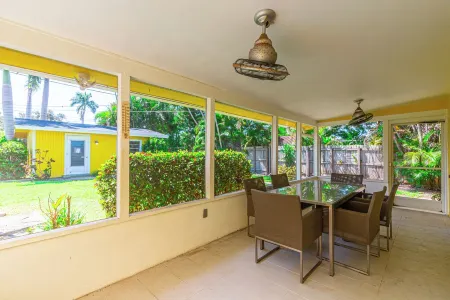 Contemporary Naples Park Duplex - Walk or Bike to Beach