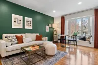 Highland Park Hideaway- Standing Desk + Monitor + Private Laundry + Bonfire Pit