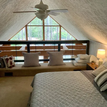 Poolside at Lake Keowee Golf,Hike,Waterfalls,Zip-Lining,Parks,Comfy 2Bed 1Bath