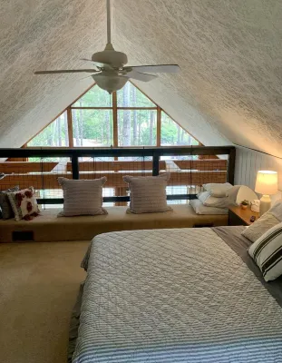 The Poolside Villa- 2Queen Bd, Lake Keowee, Golf,Hike,Waterfalls, Near Clemson,