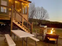 Family getaway, pool, bunk room, private deck, close to lake and Thunder Ridge