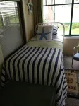 New prices, summer getaway at Seashore Cottage, Great Views and cozy fireplace